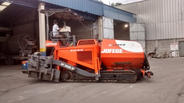 Sistema de Lubrificação Embarcado em Acabadora de Asfalto